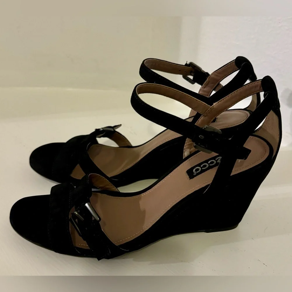 ECCO. Women's black suede sandals. Size-38 Soft, lightweight materials, elegant